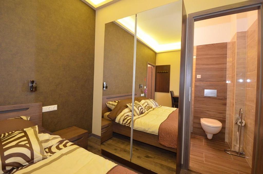 Fig Tree House Apartment Budapest Bagian luar foto