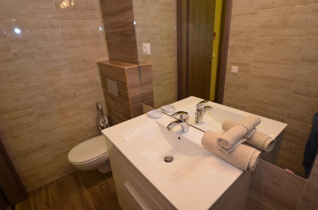 Fig Tree House Apartment Budapest Bagian luar foto