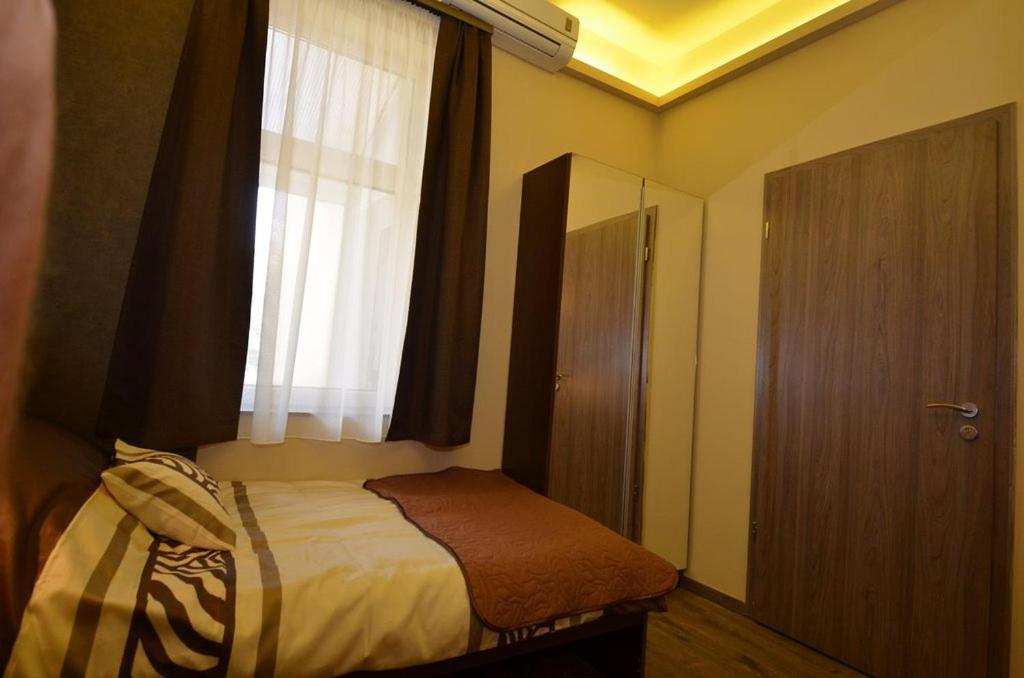 Fig Tree House Apartment Budapest Bagian luar foto