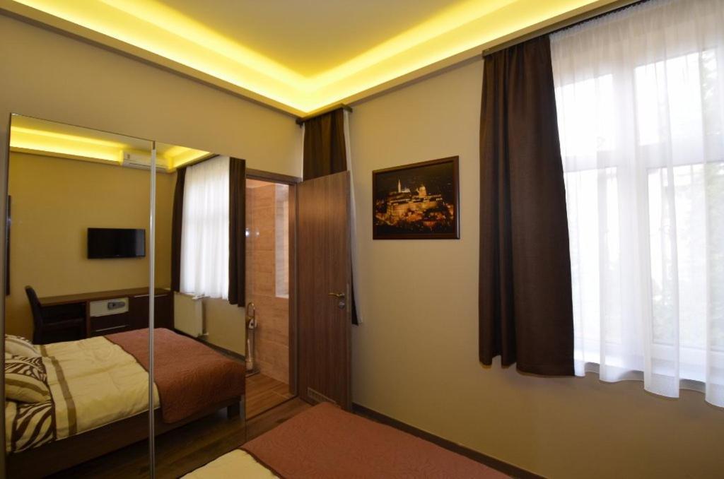 Fig Tree House Apartment Budapest Bagian luar foto
